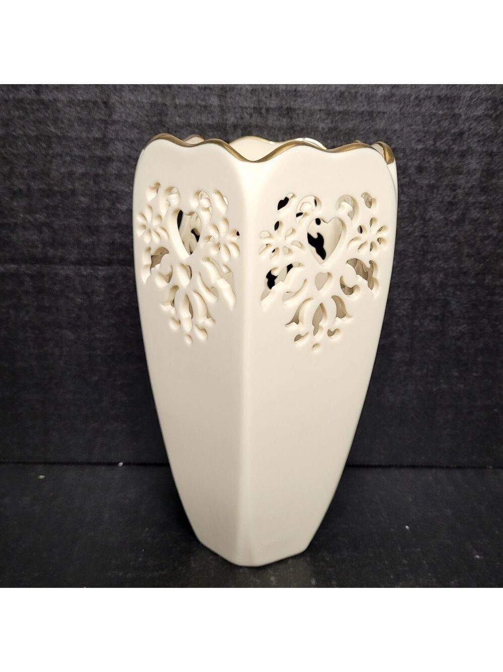 Lenox Ivory Heart Vase With Gold Trim